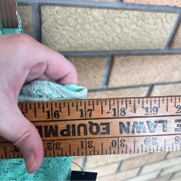 NWT New York & Company Sleeveless Green Color Block Lace Sheath Dress Size 2 - Picture 5 of 6